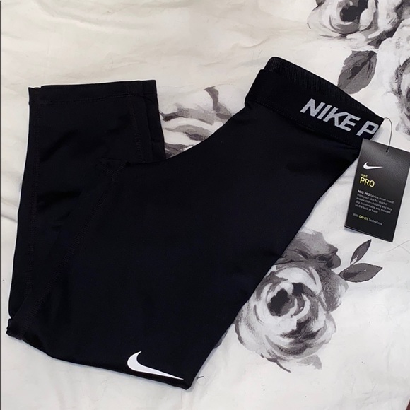 Nike Pants - NWT WOMENS NIKE PRO CROP